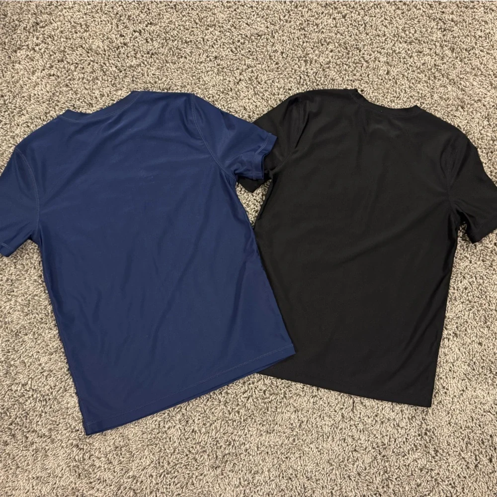 Bundle of 2 GAP boys short sleeve rashguards in navy blue and black,size Medium - Picture 2 of 8